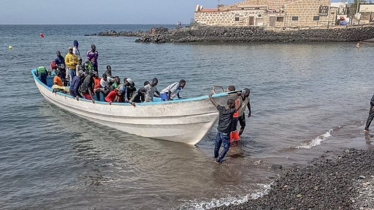 Senegalese Navy Intercepts 118 Irregular Migrants Off Coast